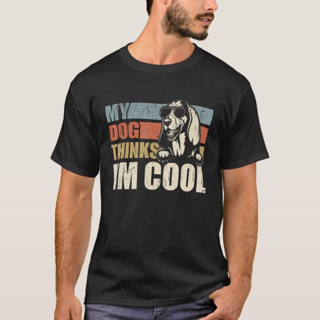 My Dog Thinks I'm Cool Basset Hound  Retro Dad Mom T Shirt (Framsida)