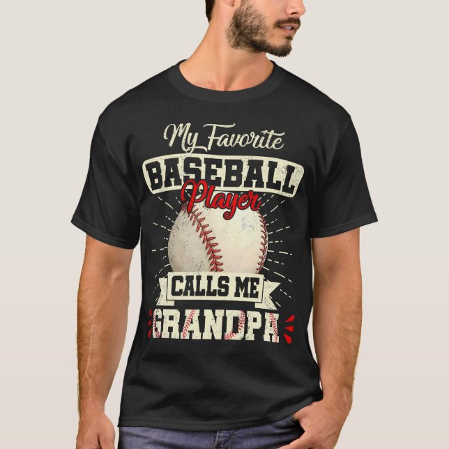 My Favorite Baseball Player Calls Me Grandpa Fathe T Shirt (Framsida)