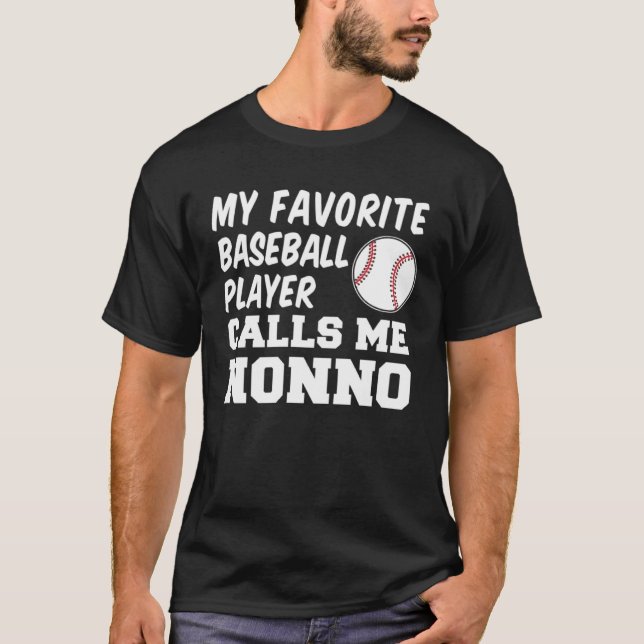 My Favorite Baseball Player Calls Me Nonno Italian T Shirt (Framsida)