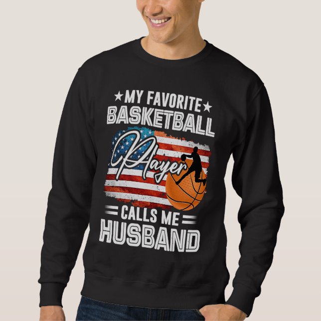 My Favorite Basketball Player Calls Me Husband Ame Lång Ärmad Tröja (Framsida)