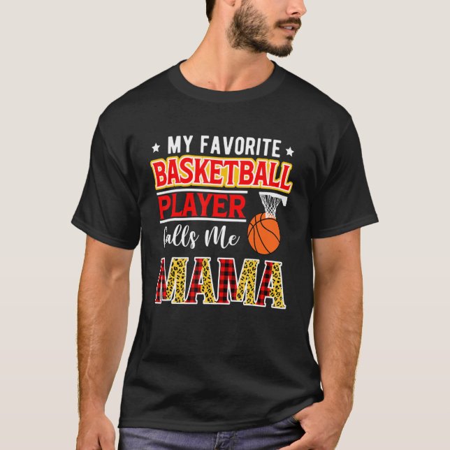 My Favorite Basketball Player Calls Me Mama Mother T Shirt (Framsida)