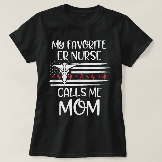 My Favorite ER Nurse Calls Me Mom Daughter Nursing T Shirt (Design framsida)