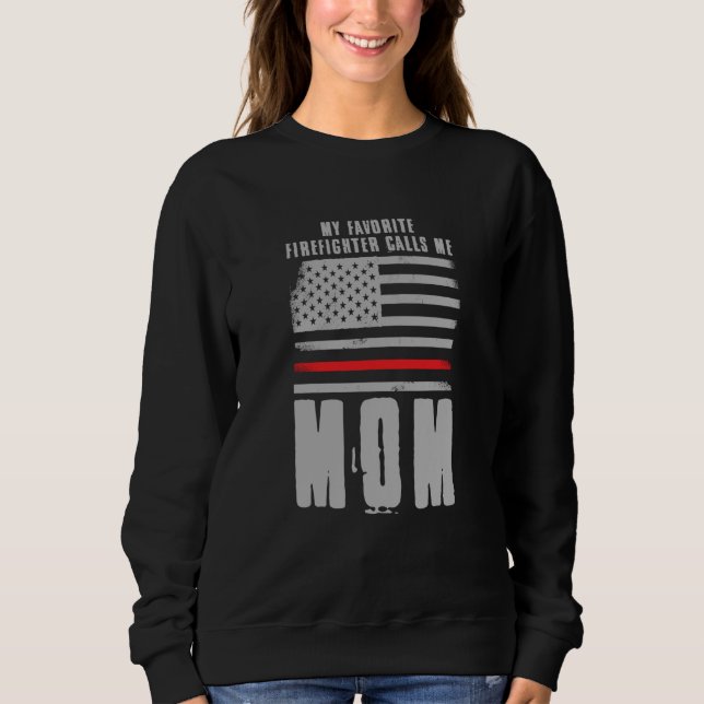 My Favorite Firefighter Calls Me Mom Fireman Desig T Shirt (Framsida)