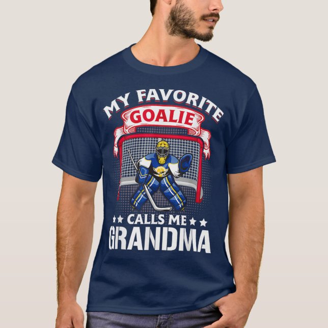 My Favorite Goalie Calls Me Grandma Soccer Gift T Shirt (Framsida)