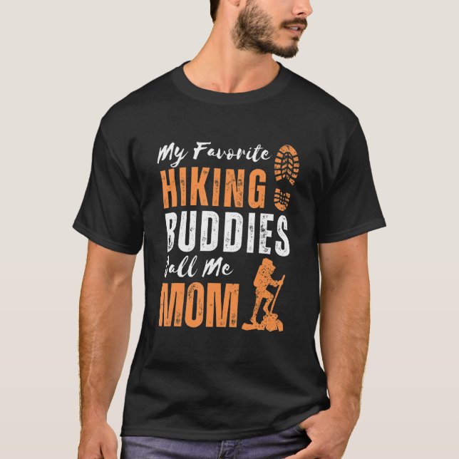 My Favorite Hiking Buddies Call Me Mom Hiking Mom  T Shirt (Framsida)