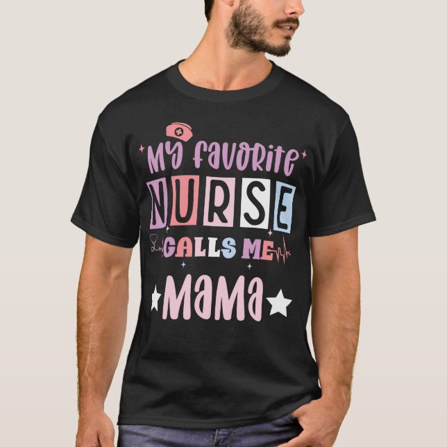 My Favorite Nurse Calls Me Mama Funny Registered N T Shirt (Framsida)