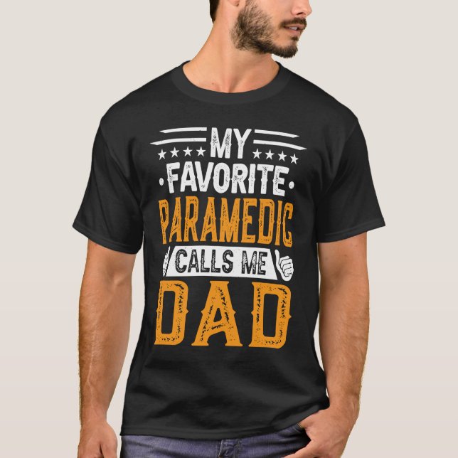 My Favorite Paramedic Calls Me Dad  Fathers Day T Shirt (Framsida)