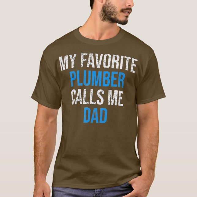 My Favorite Plumber Calls Me Dad Funny Fathers T Shirt (Framsida)
