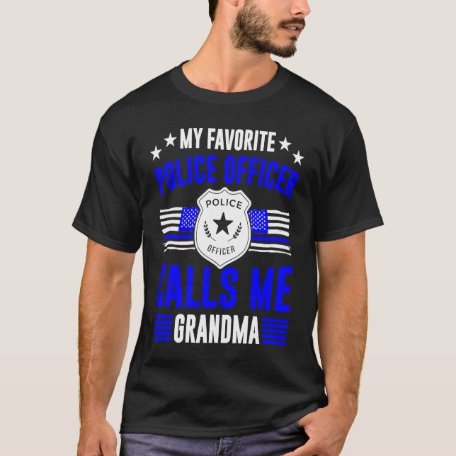 My Favorite Police Officer Calls Me Grandma Police T Shirt (Framsida)