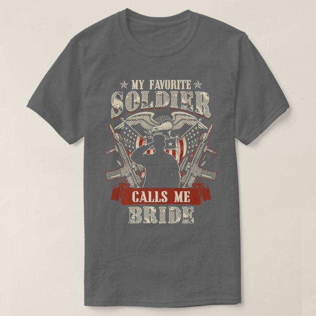 My Favorite Soldier Calls me Bride Proud Army Fami T Shirt (Design framsida)