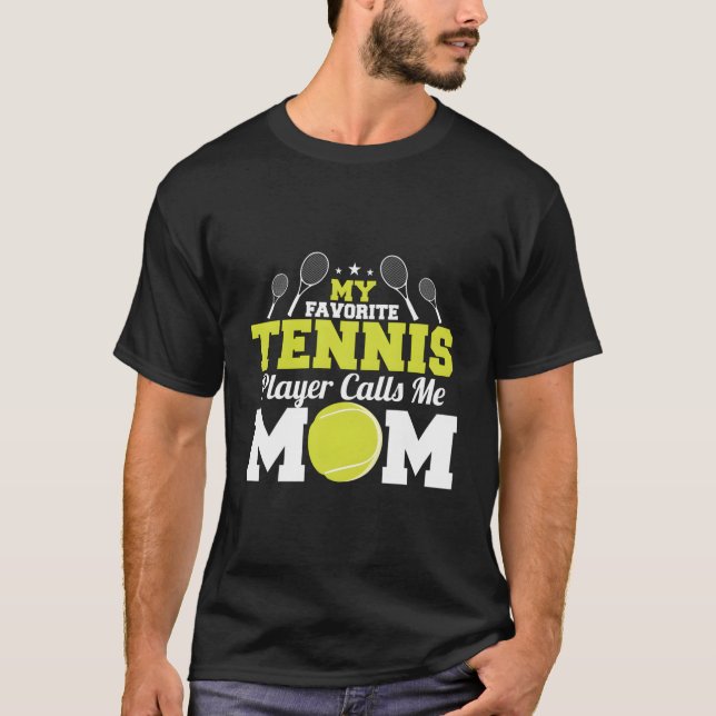 My Favorite Tennis Player Calls Me Mom Mothers Day T Shirt (Framsida)