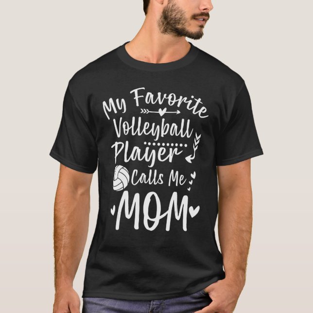 My Favorite Volleyball Player Calls Me Mom T Shirt (Framsida)