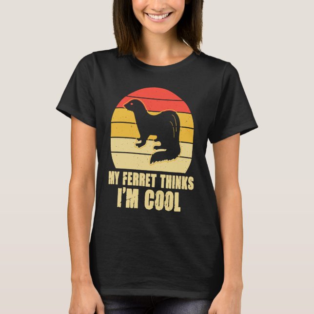 My ferret thinks i'm cool t shirt (Framsida)