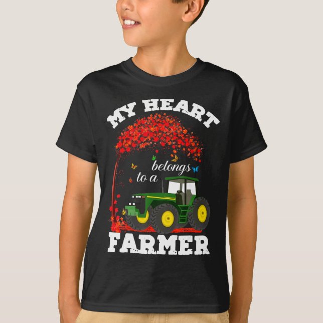My Heart Belongs To A Farmer Valentine For Farmer  T Shirt (Framsida)