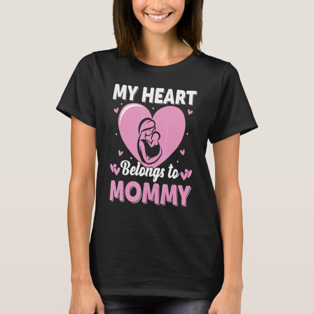 My Heart Belongs to Mommy Womens T Shirt (Framsida)
