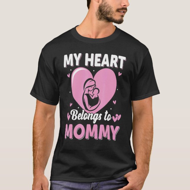 My Heart Belongs to Mommy Womens T Shirt (Framsida)