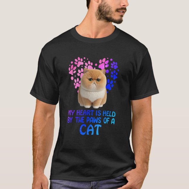 My Heart Is Held By The Paws Of A Cat T Shirt (Framsida)