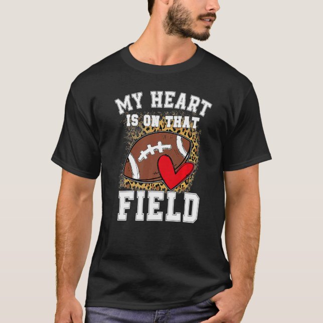 My Heart Is On That Field Football Mom Leopard T Shirt (Framsida)
