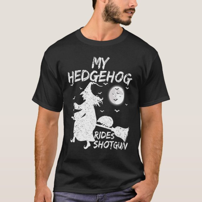 My Hedgehog Rides Pistol Witch Hedgehog Hallowee T Shirt (Framsida)