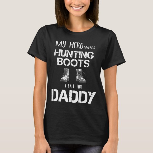 My Hero Wears Hunting Boots T Shirt (Framsida)