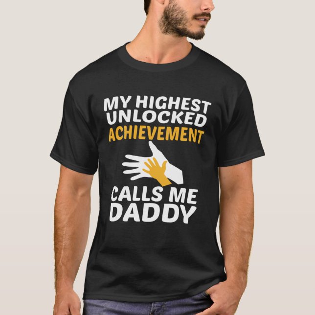 My Highest Unlocked Achievement Calls Me Daddy Fat T Shirt (Framsida)