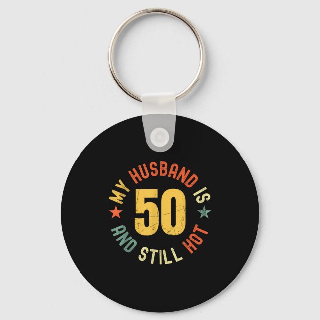 My Husband Is 50 And Still Hot Funny Quote 50th Bi Nyckelring (Framsida)