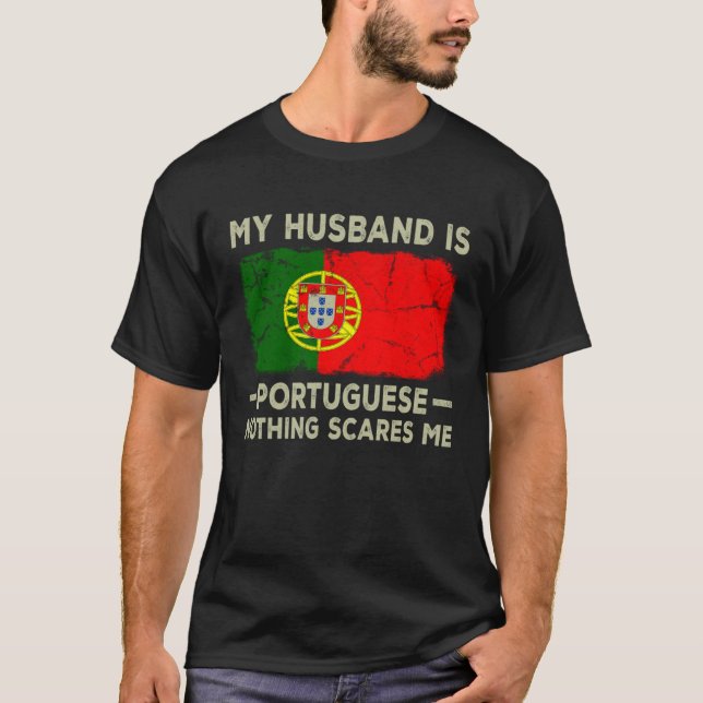 My Husband is Portuguese Nothing Scares Me Wife T Shirt (Framsida)