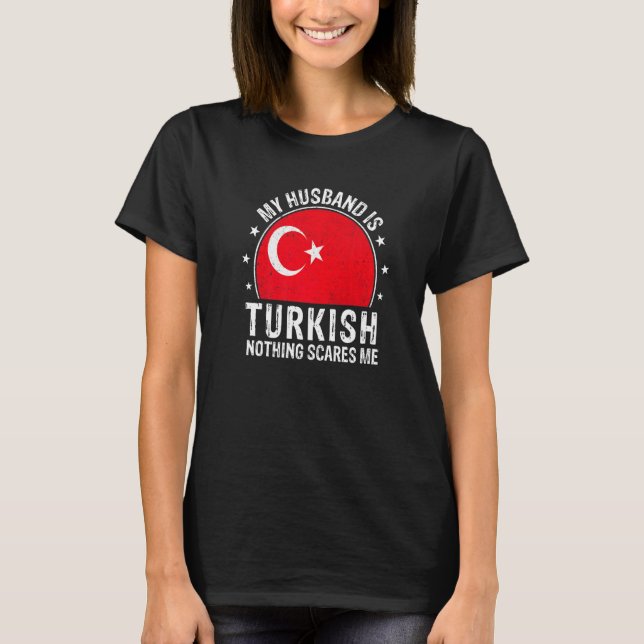 My Husband Is Turkish Nothing Scares Me Turkish Hu T Shirt (Framsida)
