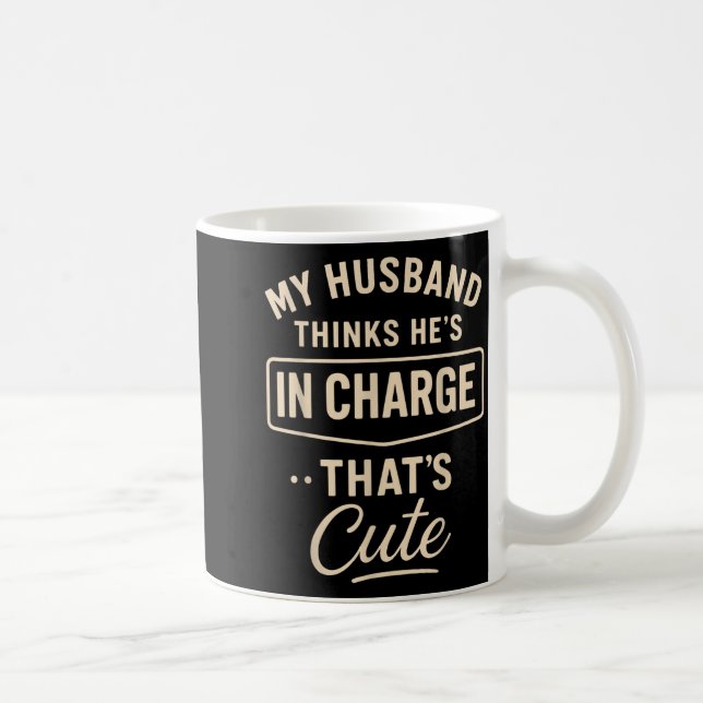 My Husband Thinks He’s In Charge Funny Saying Humo Kaffemugg (Höger)