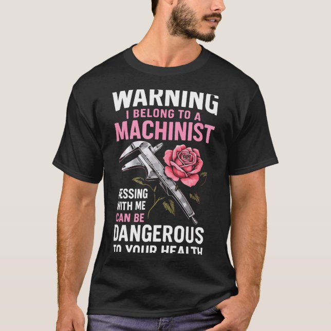 My Knight In Machinist Wife Girlfriend Funny Anniv T Shirt (Framsida)