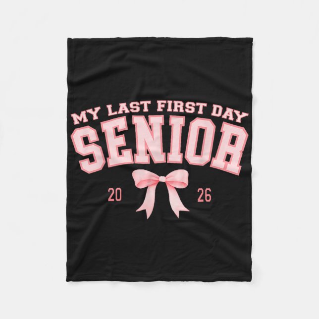 My Last First Day Senior 2026 Retro Groovy Tie Dye Fleecefilt (Framsidan)