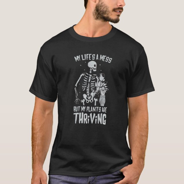My Life's A Mess But My Plants Are Thriving T Shirt (Framsida)
