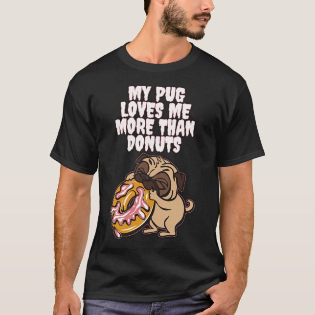 MY PUG KÄRLEK ME MER ÄN DONUTS regnbågsfödelsedag T Shirt (Framsida)