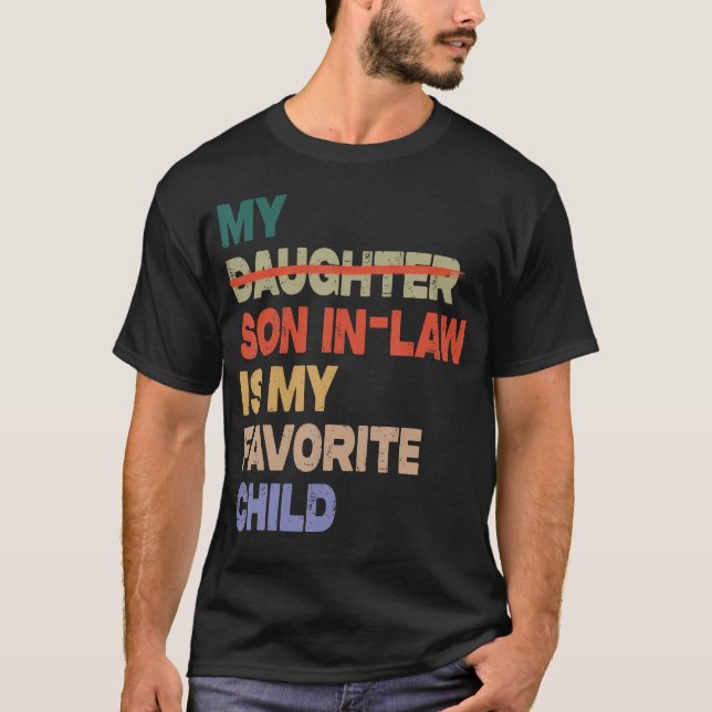 My Son-In-Law Is My Favorite Child Funny Dad Tee (Framsida)