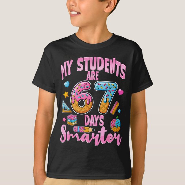 My Students Are 67 Days Smarter Funny Teacher Kids T Shirt (Framsida)