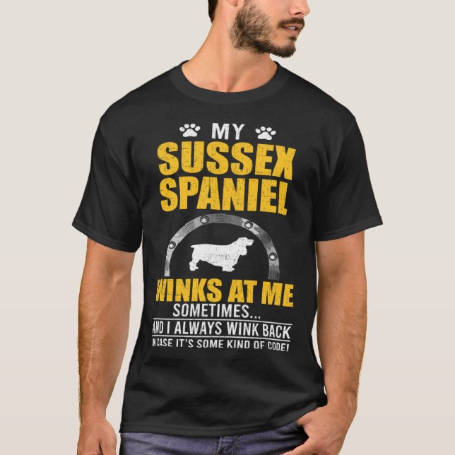My Sussex Spaniel Winks At me Dog Owner T Shirt (Framsida)