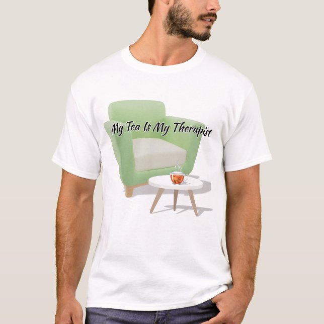 "My Tea Is My Therapist" Steaming Mug Quote Art T Shirt (Framsida)