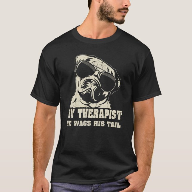 My Therapist He Wags His Tail Pug T Shirt (Framsida)