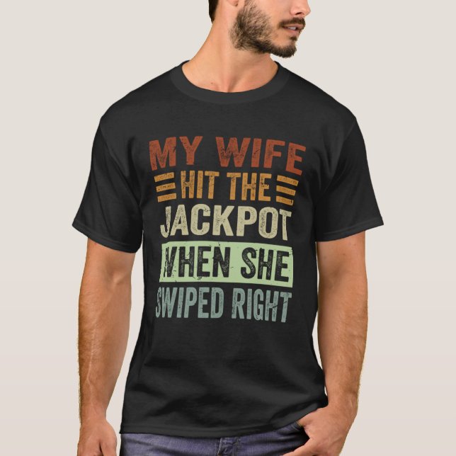 My Wife Hit The Jackpot When She Swiped Right    1 T Shirt (Framsida)