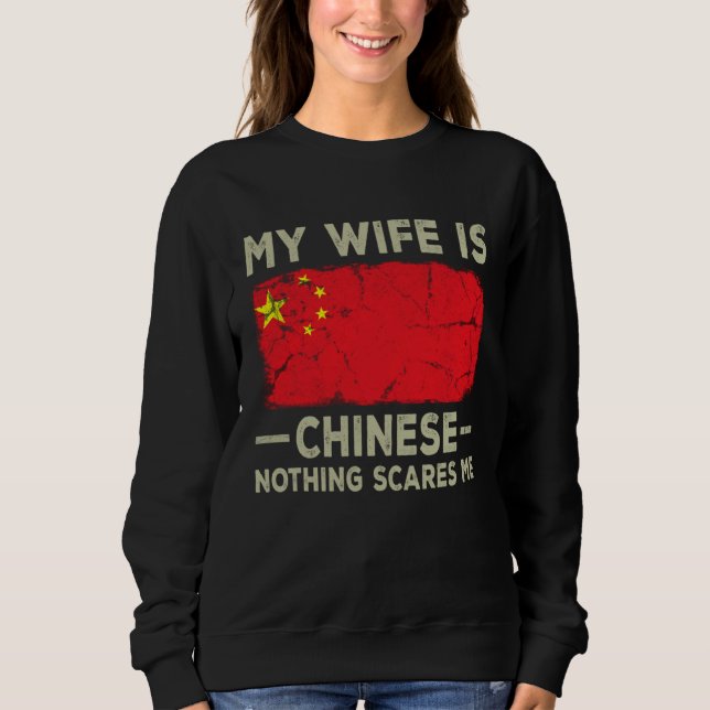 My Wife is Chinese Nothing Scares Me Husband T Shirt (Framsida)
