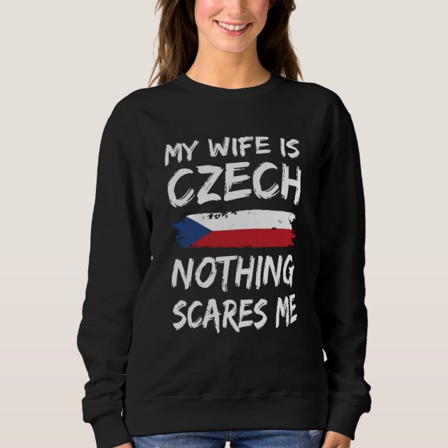 My Wife Is Czech Nothing Scares Me Czech Republic  T Shirt (Framsida)