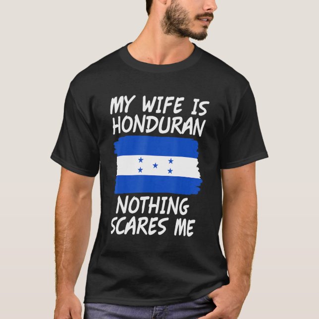 My Wife Is Honduran Nothing Scares Me Honduras Fla T Shirt (Framsida)