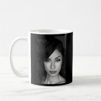 Mya Close Up Black White Kaffemugg
