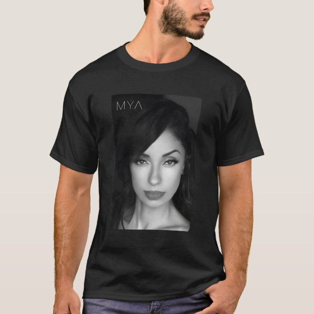 Mya Close Up Black White T Shirt (Framsida)