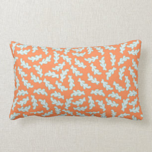 Mycket liten korallvitdelar på orangen lumbarkudde