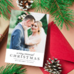 MYCKET MARRIED | HELGDAG BRÖLLOP JULKORT<br><div class="desc">En modern text med minimal design med en bild av anpassningsbar par. Du kan anpassa helgdag bild- och textbild.</div>