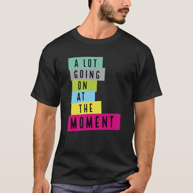 Mycket På Gång Just Nu Glitter, Sarcasm-citat T Shirt (Framsida)