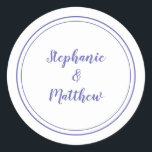 Mycket persisk, blå, enkel Bröllop Bride Groom-för Runt Klistermärke<br><div class="desc">Enkel, minimalistisk och chic Bröllop-design ger brid & grooms namn i en modern design med en dubbla som ramas in gräns i Väldigt Peri Periwinkle Blue på en chicens skarpa, vita bakgrund. Den moderna utformningen är enkel och chic. Anpassa informationen om bröllop med namn i trendig blå skript. Se till...</div>