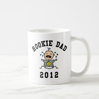 Mycket roliga nya T-tröja för Rookiepappa 2012 Kaffemugg