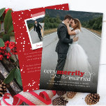 Mycket skickligt gift Mr & Mrs Modern Photo Bröllo Julkort<br><div class="desc">Baksidan innehåller ett fullt-snowdots mönster, ett ögonblicksbildobjekt och ett anpassningsbara helgdag-meddelande. Basbakgrunden kan ändras till valfri färg. All/Mest text är redigerbar. Designade/ursprungliga teckningar efter tjock*fa*tin*i. Enkel att anpassa med ditt eget textmeddelande, namn, foto eller bild. Fler teckensnitt, fotofilter och redigeringsfunktioner finns på stilarna Redigera design. ・ ・ ・ ・ ・...</div>